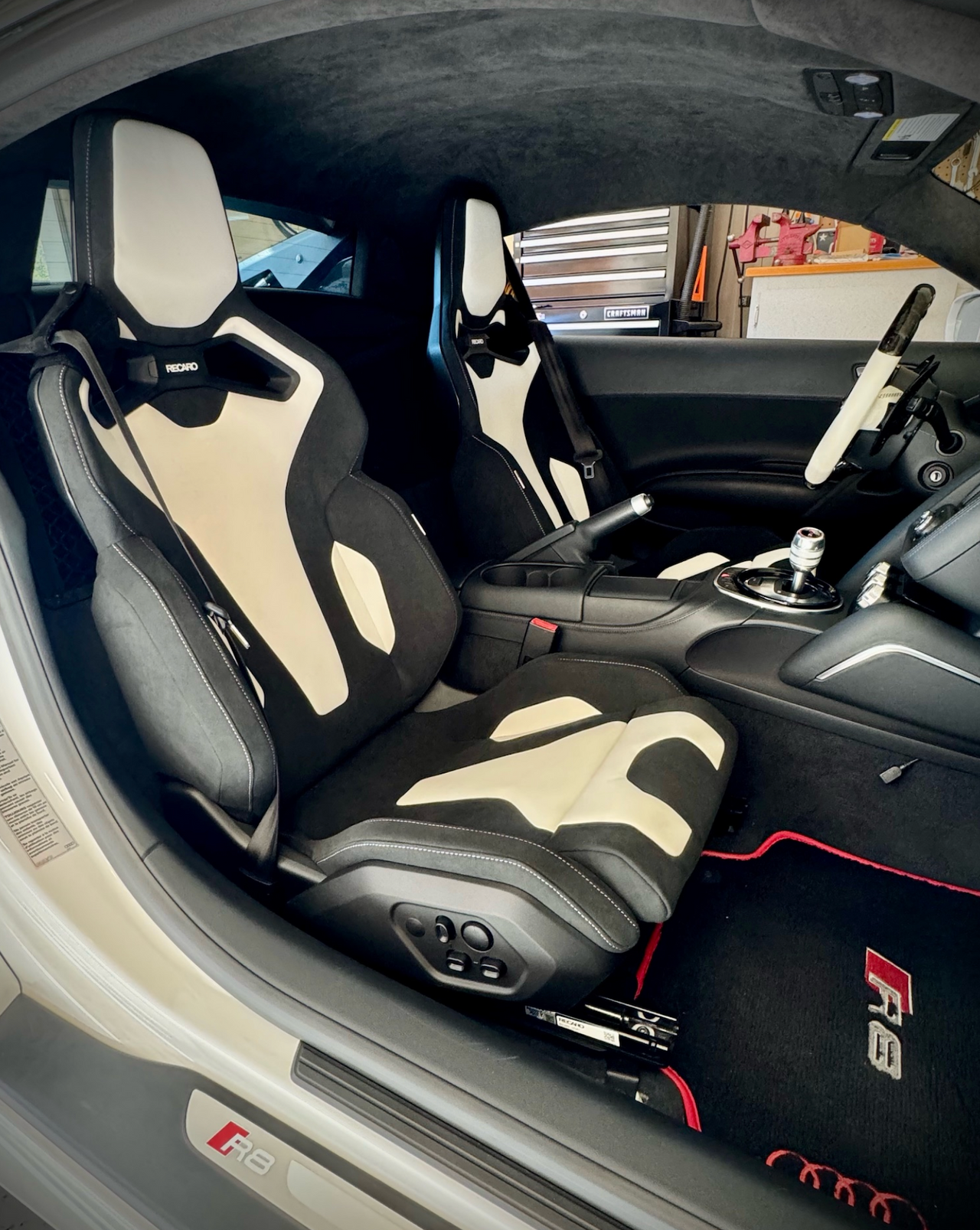 Recaro-Sport-C Seat-Audi-R8-install-image