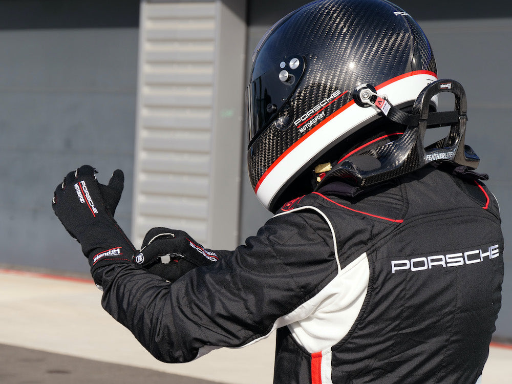 Stand21-Legacy-Porsche-gloves-Black-Action1-image