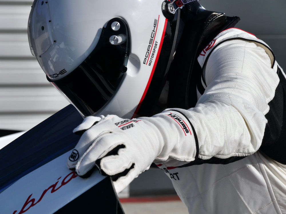 Stand21-Legacy-Porsche-gloves-White-Action2-image